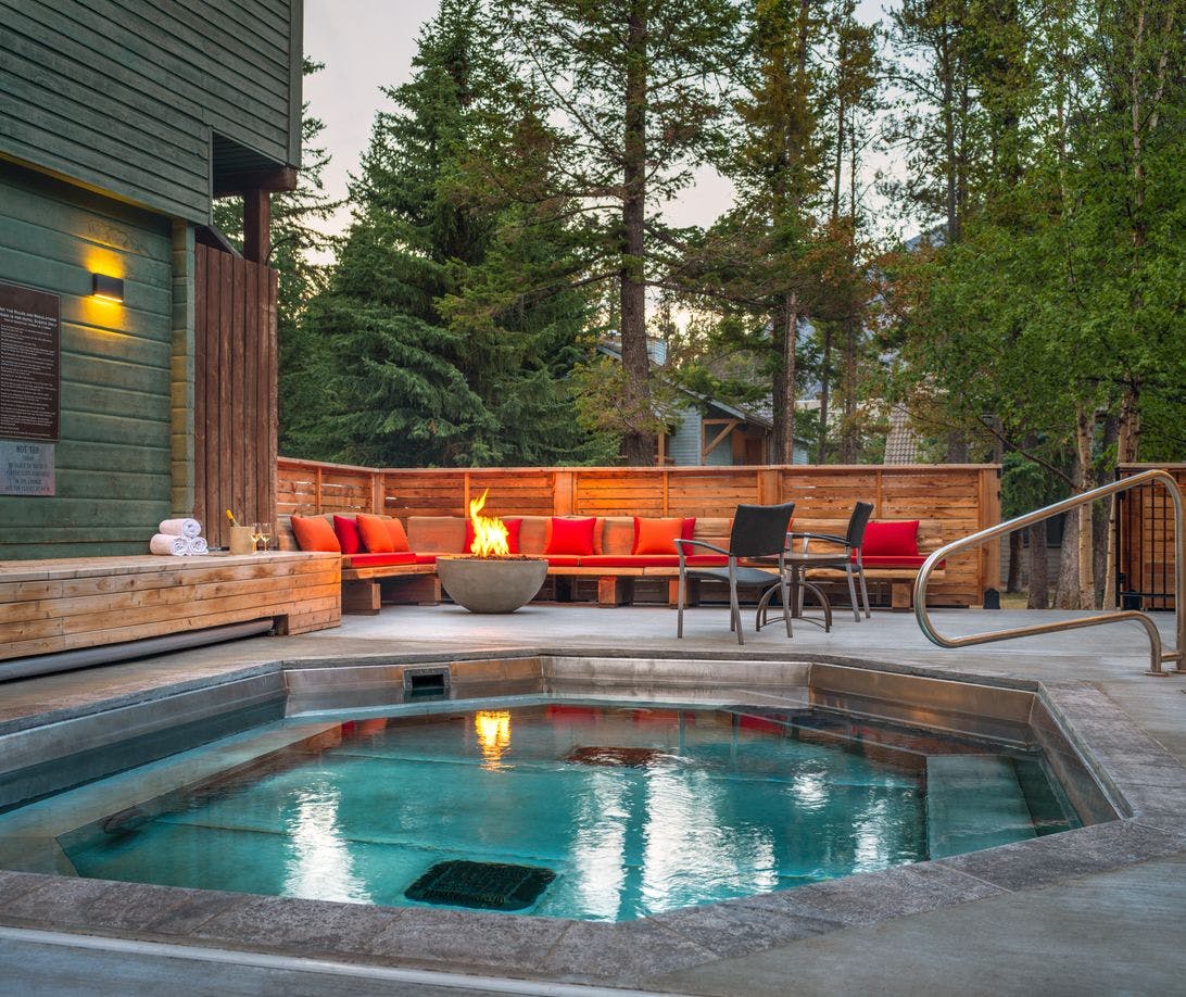 Outdoor Hot Tub &amp; Fire Pit
